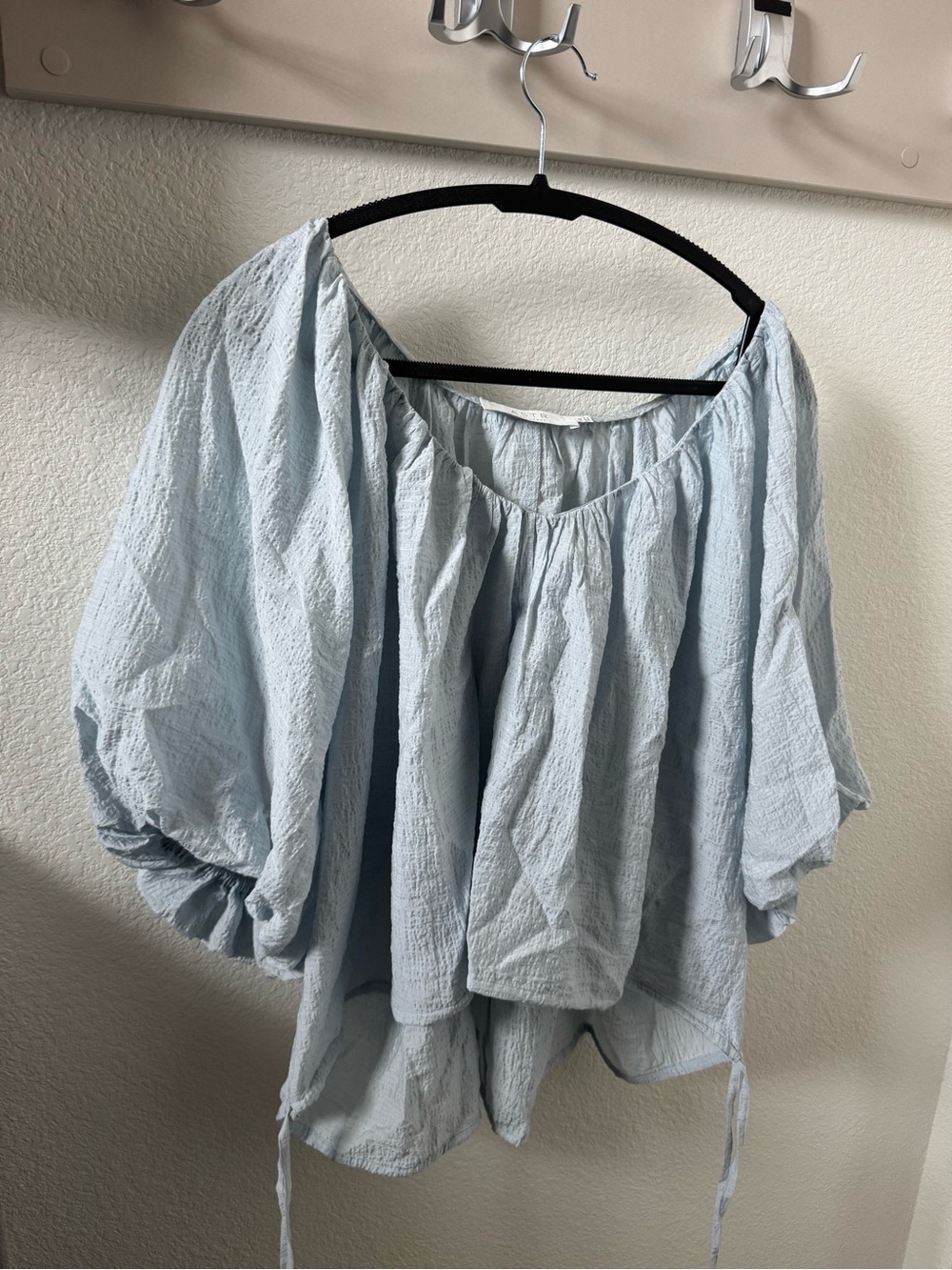 ASTR The Label Women's Extra Puffed Sleeve Cropped Blouse